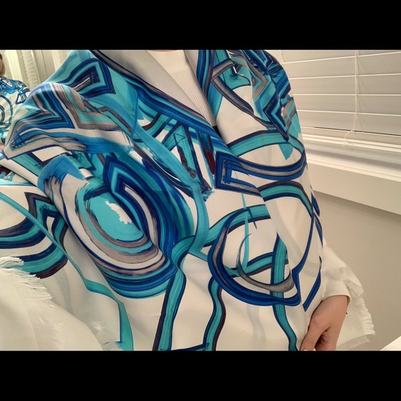 Authentic Chanel Silk Scarf, beautiful design and beautiful colours - Picture 13 of 13